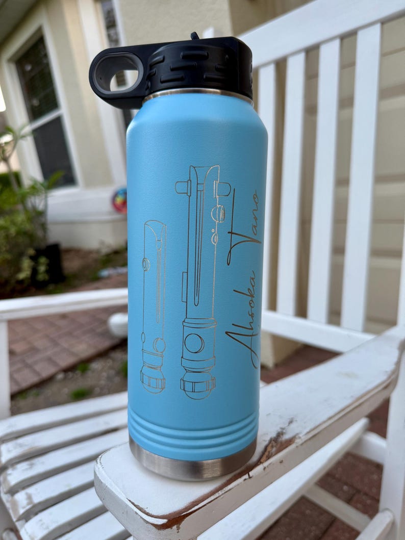 Personalized Star Wars Lightsaber Water Bottle: Laser Engraved 32oz Gift bild 3