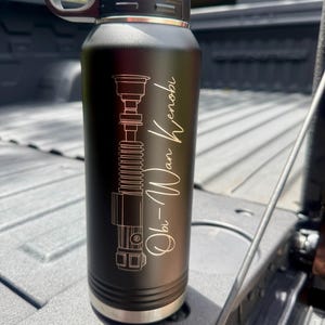 Personalized Star Wars Lightsaber Water Bottle: Laser Engraved 32oz Gift bild 13