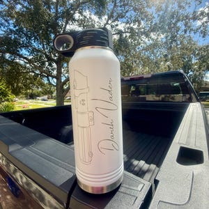 Personalized Star Wars Lightsaber Water Bottle: Laser Engraved 32oz Gift bild 14