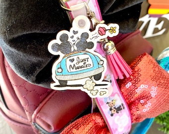 Just Married Mickey Ears or Minnie Ears Holder For Backpack Honeymoon Mickey & Minnie Charm Mickey Mouse Ears Saver Minnie Mouse Ears Holder