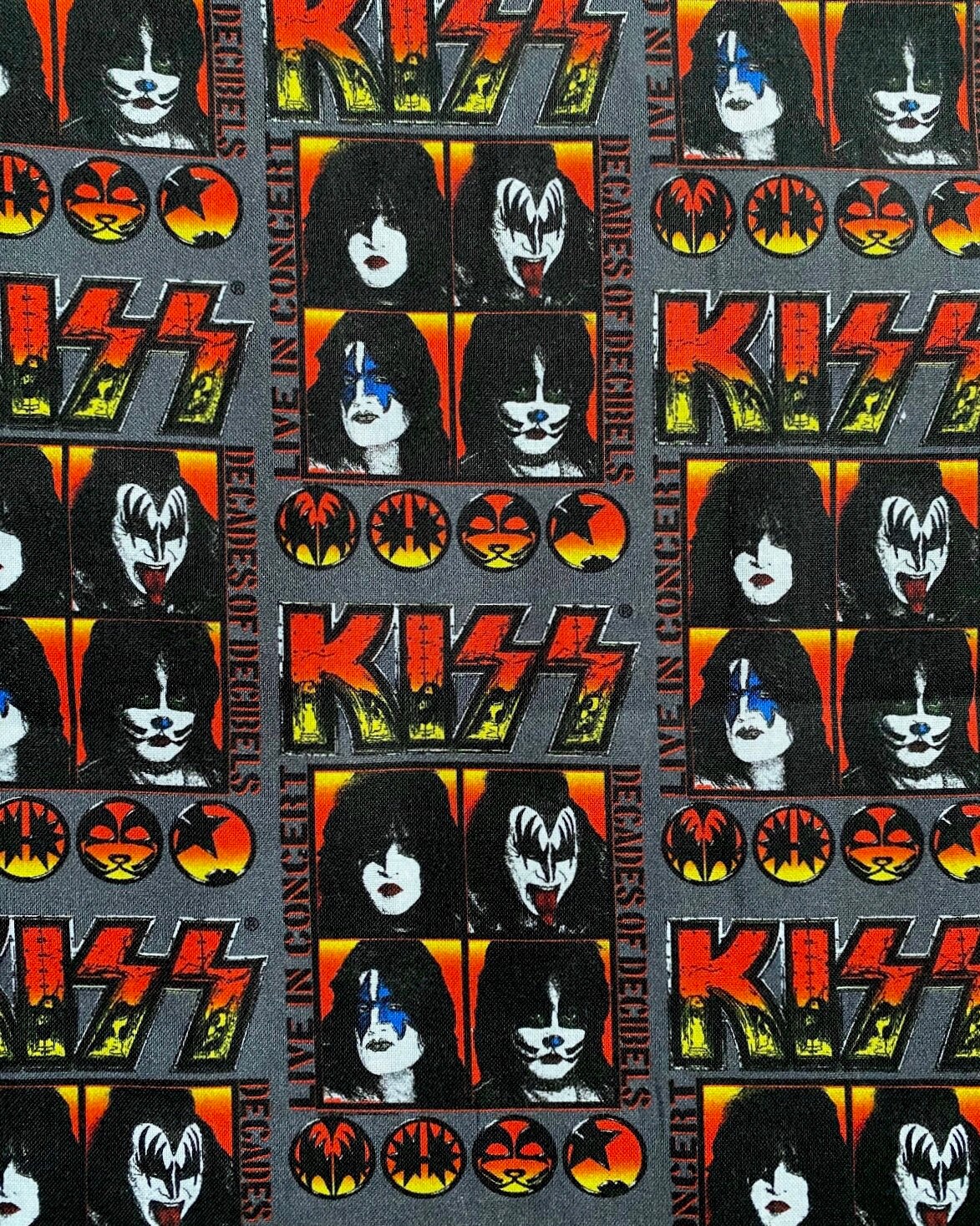 Kiss Fabric/ 100 Cotton Fabric/ 9x43 Quarter Yard ou Etsy