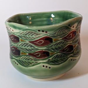 Cup/Tea Bowl with Cardinal and Leaf Design