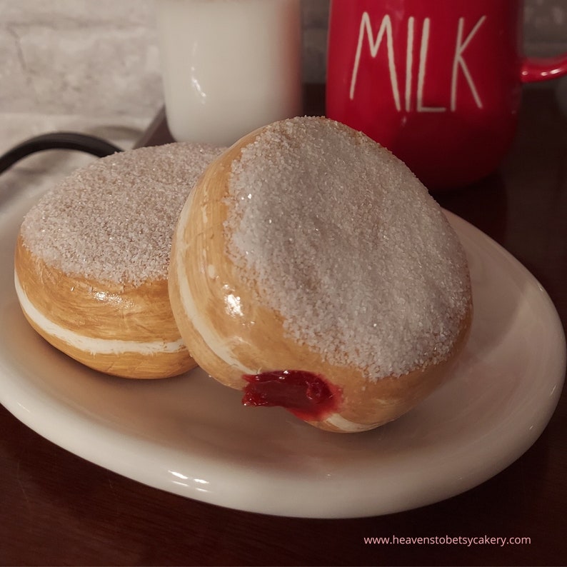 Fake Strawberry Jam Donut / Howto Video Tutorials / How to Make a FAKE