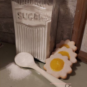 FAKE Powdered Sugar: fake food toppings, fake food supplies, fake cookies, fake cakes, fake sprinkles, fake desserts