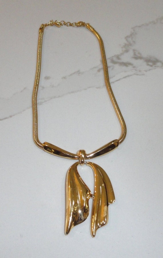Monet Gold Tone Bow Necklace, 1970s