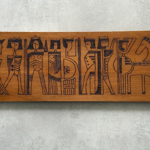 Panneau mural en bois de style moderne du milieu du siècle – Signé A. Mellema – Figures folkloriques graphiques des années 1960 – Art en relief de style scandinave
