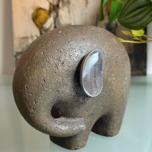 Vintage Keramik Elefantskulptur Brutalistisk Stil Figur Med Metallöron Hermesa 1970-talsdekor