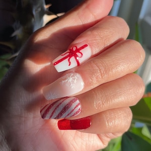 Christmas press on nails