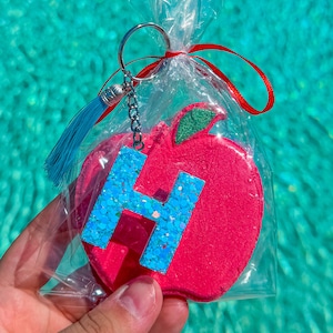 Regalos de agradecimiento para profesores, regalo de agradecimiento, bomba de baño de manzana, llavero de resina con letras brillantes, juego de bombas de baño, idea de regalo de cumpleaños