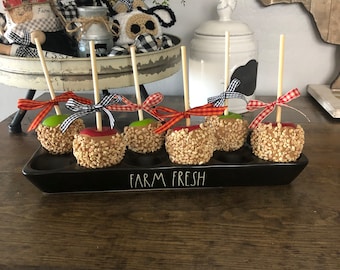 Mini mele caramellate finte / Mele caramellate finte rosse e verdi con noci / Decorazione autunnale per vassoio a più livelli