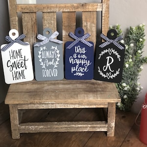 ファームハウスミニカッティングボード、ティアードトレイスプリング、ティアードトレイデコレーション、木製タグ、ミニサイン、ティアードトレイ、ティアードトレイボード、ファームハウス