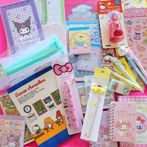 Set di scatole Kawaii Sanrio Mystery/Scatola regalo di cancelleria Sanrio/Adesivi Sanrio/Scatola di cancelleria carina giapponese/Borsa a sorpresa Sanrio/Paletta fortunata