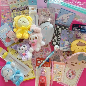 Zestaw pudełkowy Sanrio Mystery | pudełko z kawaii mystery | urocze pudełko prezentowe Sanrio | pluszowa zabawka Sanrio | urocze pudełko z tajemnicą kawaii w Japonii | torebka-niespodzianka Sanrio |
