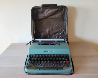 Vintage Olivgrün Schreibmaschine Olivetti Lettera 32 mit Staubschutzhülle und Koffer
