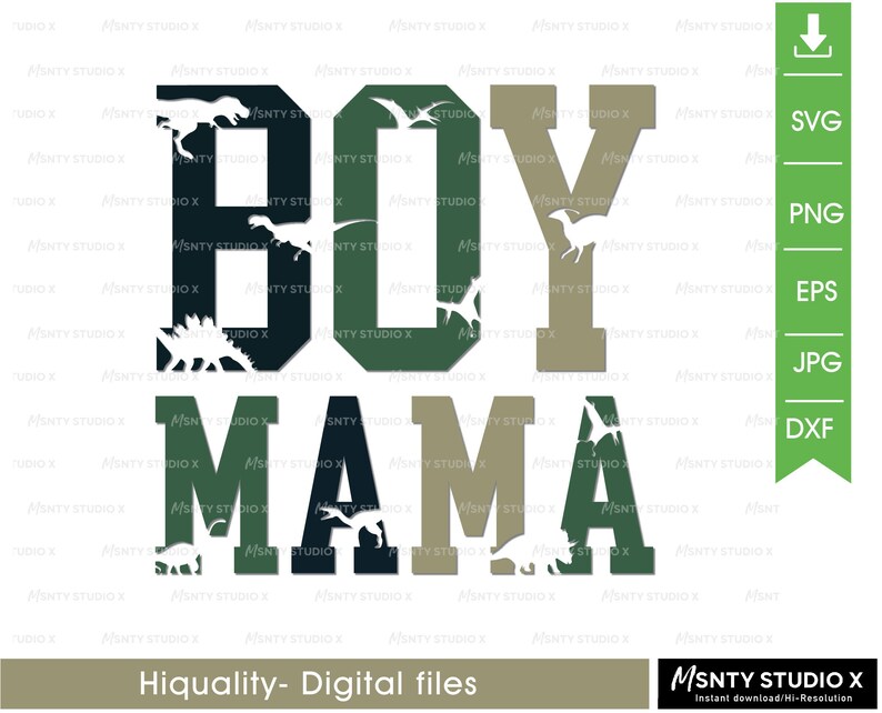 Pu&ograve; includere: Un file di progettazione digitale che presenta le parole "BOY MAMA" in un carattere audace e squadrato. Le lettere sono contornate di nero e riempite con un motivo mimetico verde e kaki. Le silhouette dei dinosauri sono incorporate nel design, aggiungendo un tocco giocoso.