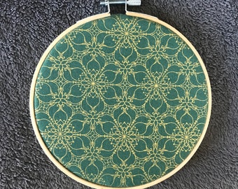 Festive Green 5 in Pin Display Empty Embroidery Hoop