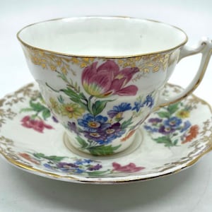 Alte Königliche Florale Teetasse und geprägte Untertasse