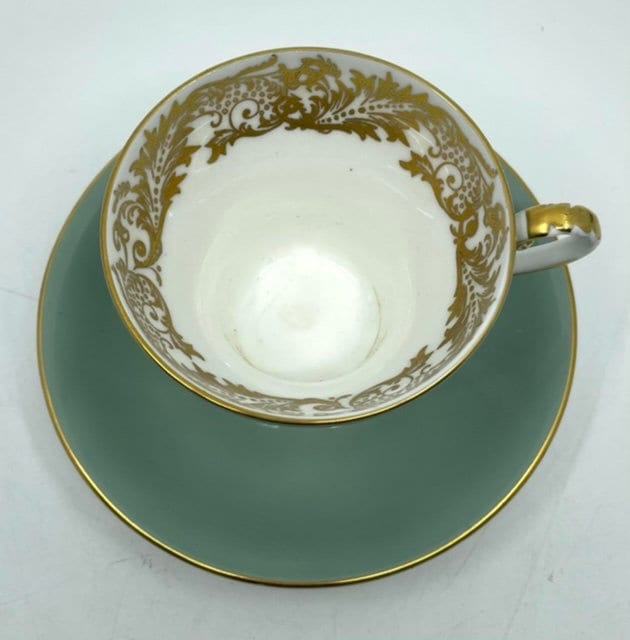 Aynsley China - エインズレイ AYNSLEY セージグリーン コルセット カップ＆ソーサー 美品 エインズレイ セージグリーンとゴールドのコルセット型ティー