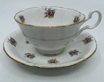 Royal Grafton posies en gouden theekopje en schotel