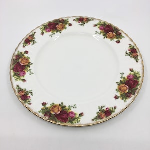 Assiette à dîner Royal Albert Old Country Roses