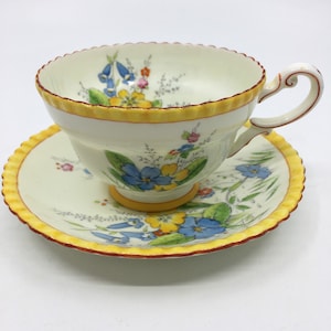 Filiżanka ze spodkiem, vintage Royal Paragon (lata 30. XX w.).