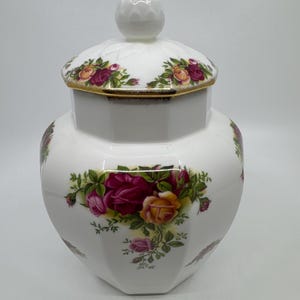 Royal Albert Old Country Roses - ginger jar with lid