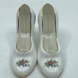 Fenton China Company Set of Two Porcelain Shoes