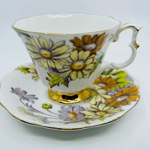 Royal Albert Flower of the Month Series. Daisy