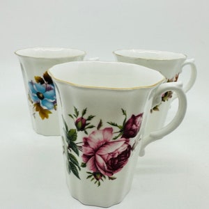 Conjunto Royal Grafton de três canecas florais Bine China