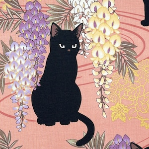 Tela japonesa - Gatos negros, flores de glicina y flores doradas metalizadas sobre rosa salmón - Tela para acolchado 100 % algodón