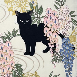 Tissu japonais -- Chats noirs, fleurs de glycine et fleurs dorées métalliques sur crème clair -- Tissu courtepointe 100 % coton