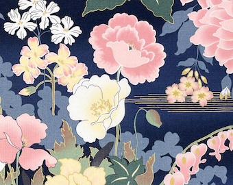 Puede incluir: Tela estampada con un fondo azul oscuro que presenta un diseño floral. El diseño incluye flores rosas, blancas y amarillas con detalles verdes y dorados. El texto "SEWN IN SEATTLE" es visible en la parte inferior.