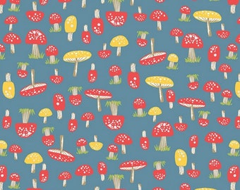 Paddenstoelstof -- Gevlekte rode en gele paddenstoelen op blauw -- 100% katoenen quiltstof