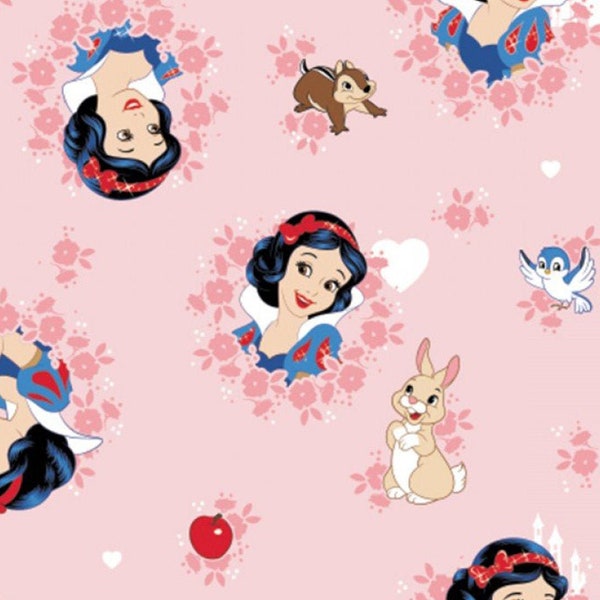 Tissu Disney Princess -- Blanche-Neige dans des couronnes de fleurs avec des amis de la forêt sur rose -- tissu de courtepointe 100 % coton