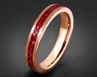 Gehämmerter Ring aus Roségold und Wolfram mit Rubin | Handgefertigter Statement-Schmuck | Romantischer, strukturierter Ring mit leuchtendem Edelstein | Halloween-Hochzeit