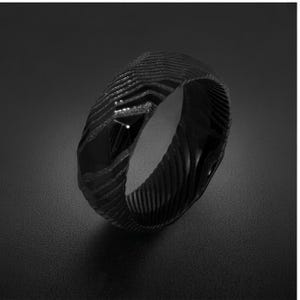 Hammered Black Damascus Ring for Men | Wavy Pattern Statement Ring ~ Mens Black Wedding Band ~ Hammered Black Ring ~ Festival Jewelry image 9