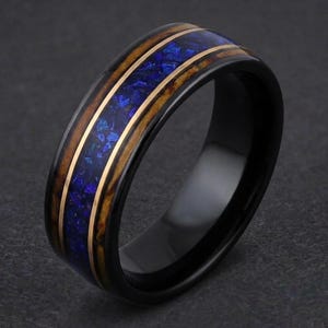 Anillo de zafiro con barril de whisky carbonizado, anillo de tungsteno negro, alianza de boda para hombre, anillo para hombre, anillo de aniversario, anillo de ajuste cómodo, anillo de 8 mm