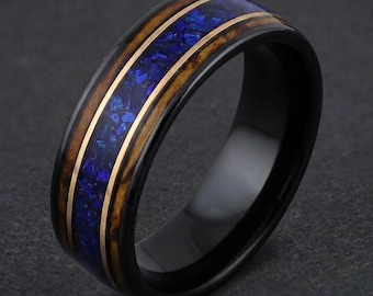Saphirring mit ausgekohltem Whiskyfass, schwarzer Wolframring, Ehering Herren, Herrenring, Jahrestagsgeschenk, Comfort Fit, 8 mm Ring