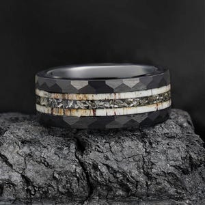 Meteorite & Antler Ring, Hammered Black Tungsten Wedding Band, Statement Engagement Anniversary Gift for Him, Mens Ring, Meteorite Ring