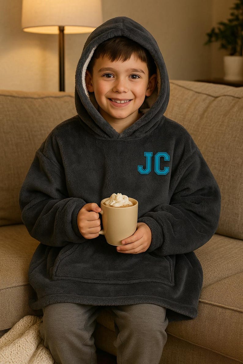 Manta polar con capucha personalizada: acogedora manta para llevar puesta, con iniciales personalizadas imagen 2