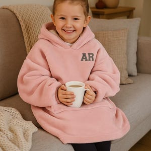 Manta polar con capucha personalizada: acogedora manta para llevar puesta, con iniciales personalizadas imagen 1