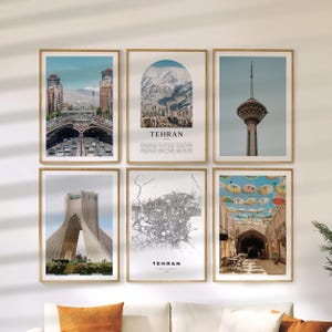 Pode incluir: Seis impressões artísticas emolduradas com imagens de Teerão, Irão. As impressões incluem paisagens urbanas, um mapa e marcos arquitetónicos. As molduras são de cor castanho claro e as impressões são exibidas numa parede branca.