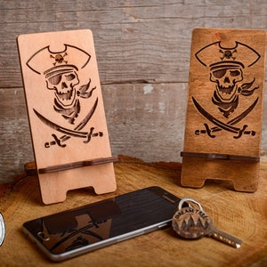 Handyständer &quot;Pirat&quot; Zeichnung zum Laserschneiden dxf,svg,ai,cdr,eps,vektor file,cnc file,file for cutting,laser cut iPhone stand