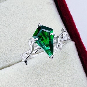 Anel de noivado exclusivo em formato de pipa esmeralda, anel de casamento em ouro branco esmeralda, anel de casamento estilo folha de esmeralda com corte de pipa, anel de aniversário art déco