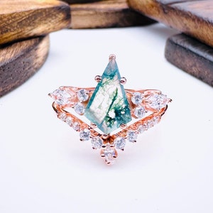 Vintage kite cut green moss agate engagement ring set 14k rose gold marquise cut moissanite ring for women unique bridal wedding ring set