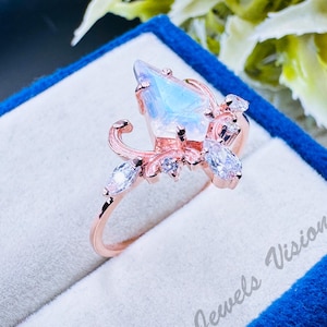 Natural Rainbow Moonstone Ring-Vintage Sterling Silver Ring-Kite Cut Gemstone-Promise Ring For Her-Anniversary Gift-Engagement Ring