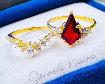 Vintage Kite Cut Garnet Ring Set: 14k Gold Wedding Bridal Gift