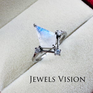 Natural Rainbow Moonstone Ring-Vintage Sterling Silver Ring-Kite Cut Gemstone-Promise Ring For Her-Anniversary Gift-Engagement Ring