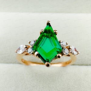 Kite Cut Emerald Engagement Ring: Vintage Rose Gold, Antique Diamond