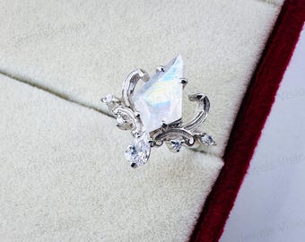 Natural Rainbow Moonstone Ring-Vintage Sterling Silver Ring-Kite Cut Gemstone-Promise Ring For Her-Anniversary Gift-Engagement Ring